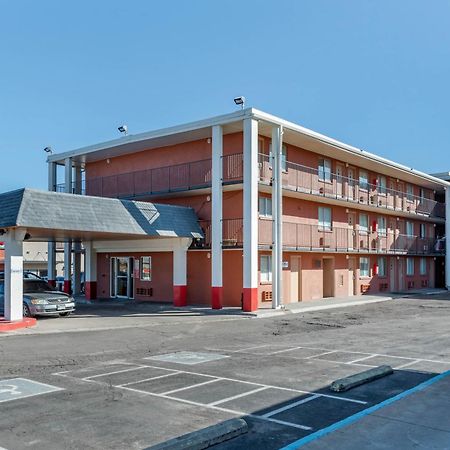 Pueblo Inn 외부 사진